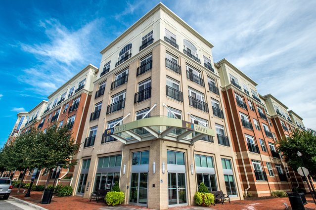 800 Carlyle Takes on New Ownership and Management